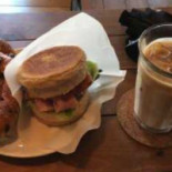 Emma Coffee Comida