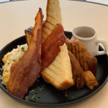 Acme Breakfast Club Comida