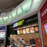 サブウェイ カラフルタウン Qí Fù Diàn Dentro