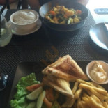 Tipsy Pub N' Bistro Comida