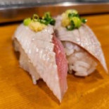 すし Shàn Dentro