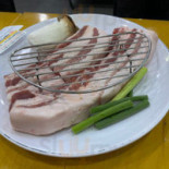 돼지만왕소금구이 Dentro