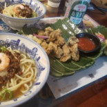 Dù Xiǎo Yuè Dān Zǐ Miàn Mín Zú Diàn Comida