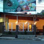 Warunk Elmakin Exterior