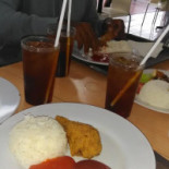 Toby's Gading Fajar Comida