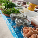 ข้าวแกงขนมจีนเจ๊จิตร Comida