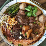 ร้านป้าณีก๋วยเตี๋ยวตามสั่ง Comida