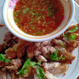 ล้านลาภไก่อบโอ่ง Comida