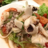 ห้องพักรัชชานนท์ Ratchanon Resort Guest House อ แก่งคอย จ สระบุรี Comida