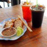 ชัยรัตน์ ก๋วยเตี๋ยวหมูสับ แปดริ้ว Comida