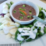 ร้านอาหารไม้แก้ว การ์เด้นท์ Maikaew Garden Bebida