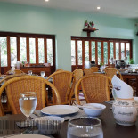 ร้านอาหารไม้แก้ว การ์เด้นท์ Maikaew Garden Dentro