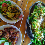ริมคลองซีฟู้ด Comida