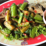 ร่มไม้ริมนา Comida