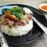 ร้านขาหมูต้นบุญ กาแฟสด Comida