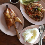 ผัดไทยบ้านไผ่ ก๋วยเตี๋ยวไก่ ส้มตำ ไก่ย่าง กาแฟบ้านนอกbannokcoffee Bannokcafe' Bebida