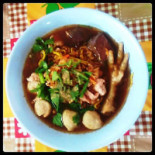 ผัดไทยบ้านไผ่ ก๋วยเตี๋ยวไก่ ส้มตำ ไก่ย่าง กาแฟบ้านนอกbannokcoffee Bannokcafe' Comida