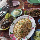 ร้านอาหารแป้งร่ำ อ่างซับเหล็กลพบุรี Comida