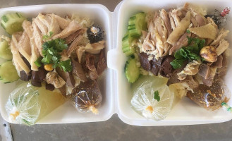 ร้านป้านุ้ย ข้าวมันไก่เบตง ก๋วยเตี๋ยวไก่มะระ Comida