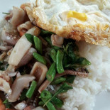 ร้านสารวัตรสถาพร รุ่งโรจน์ ปุ้ย ก๋วยเตี๋ยวหมูตุ๋น ไก่ตุ๋น อาหารตามสั่ง Comida