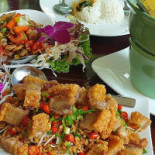 ร้านอาหารบ้านเอญ่า (baan-aaya Coffee And Comida