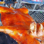 คุณแดงไก่ย่าง หมูหัน วัวหัน Comida