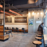 Honeygrow Dock St Dentro