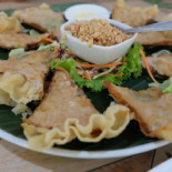 เล็กแหนมเนือง Comida