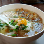 เล็กแหนมเนือง Comida
