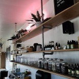 Vibe Cafe Health Dentro
