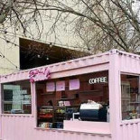 Pretzel Exterior