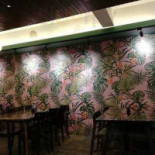 Botanist Cafe Dentro