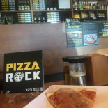 Pizza Rock Nán Kàn Diàn Dentro