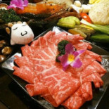Xiǎo Méng Niú Dǐng Jí Má Là Yǎng Shēng Guō Píng Dōng Diàn Comida