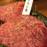 Kěn Dīng Xiǎo Shān Zhū Shí Bǎn Kǎo Ròu Comida