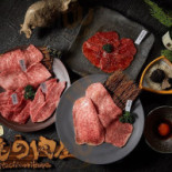 Kěn Dīng Xiǎo Shān Zhū Shí Bǎn Kǎo Ròu Comida