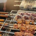 Bīn Hǎi Jiǎ Rì Jiǔ Diàn Bā Xī Shāo Kǎo Cān Tīng Comida