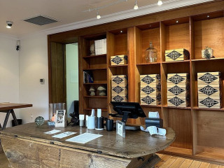 ほっともっと Dà Jīn Yǐn Shuǐ Diàn