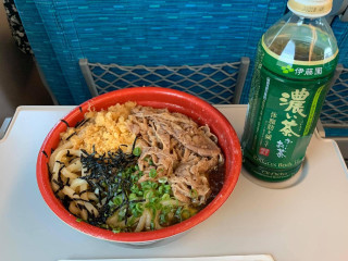 Bukkake-udon Furuichi Shinkansen Platform