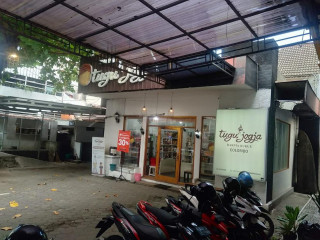 Bakpia Kukus Tugu Jogja Jalan Colombo Pusat Oleh Oleh