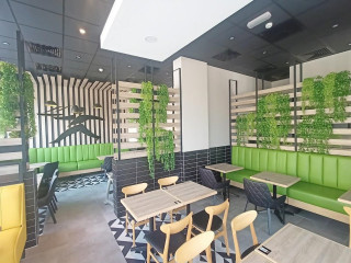 Debonairs Pizza