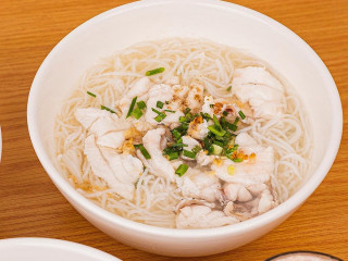 Eat Simple Jiǎn Dān Chī Yú Tóu Mǐ Fěn Tāng