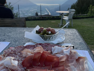 Morton's Gourmet Market