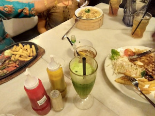 Momo Café