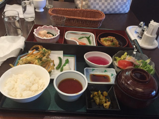 ほっとして ざわ Yán Kāo Yì Diàn