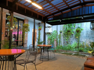 Svarga Coffee And Eatery