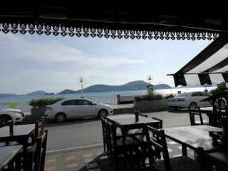 Sawasdee Restaurant Bar 