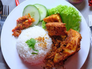 Yuslin Sandwich Cafe