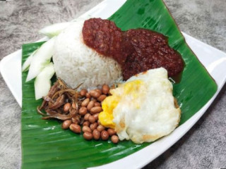 Nasi Lemak Chesiti