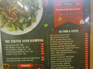 Nasi Goreng Babi Om Acun